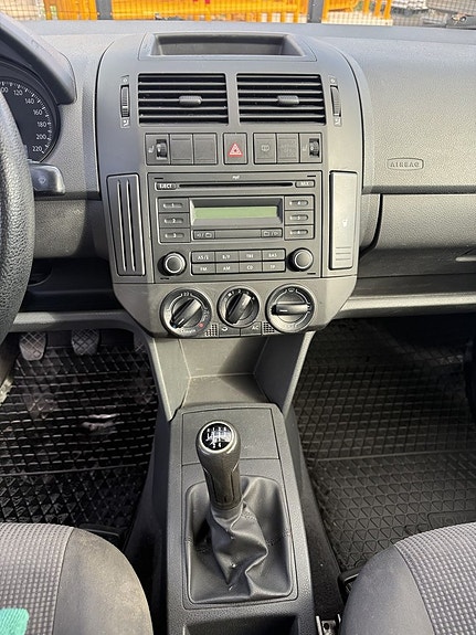 Volkswagen Polo 23 of 26
