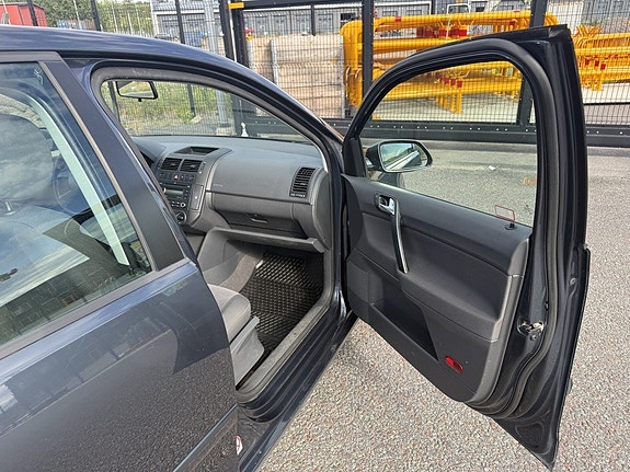 Volkswagen Polo 16 of 26