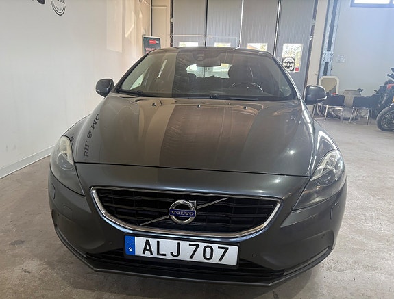Volvo V40 4 of 15