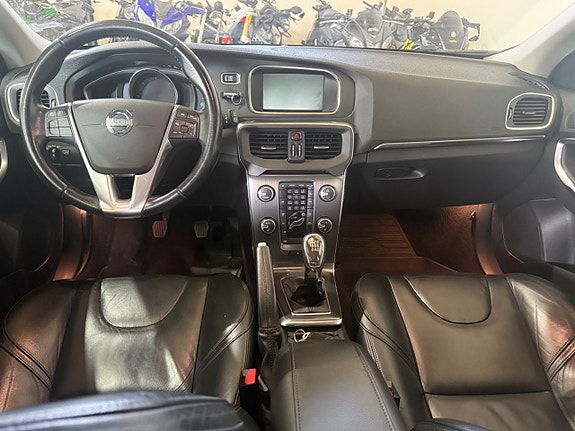 Volvo V40 11 of 15