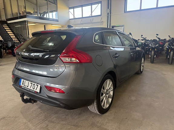 Volvo V40 8 of 15