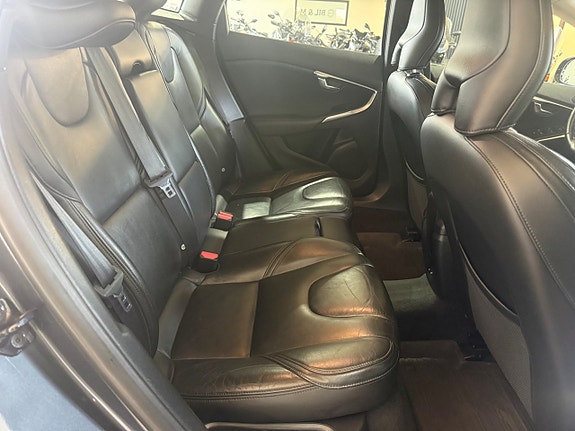 Volvo V40 13 of 15