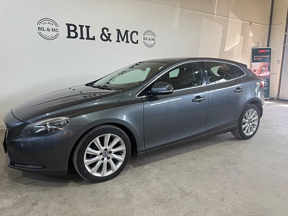 Volvo V40 2 of 15