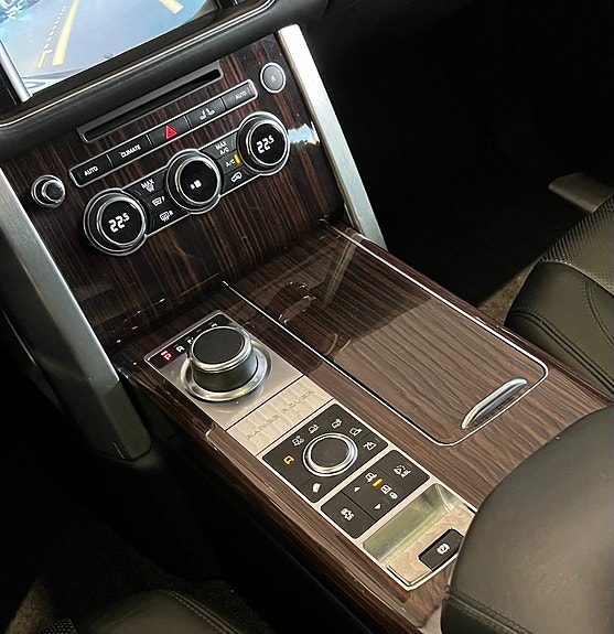 Land Rover Range Rover 14 of 22