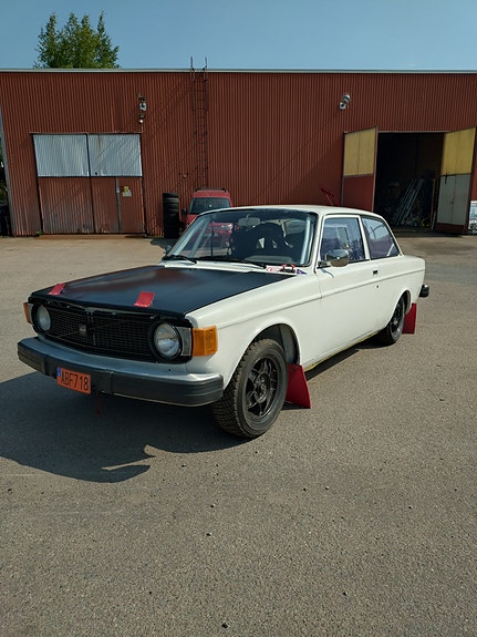 Volvo 142 2 of 8