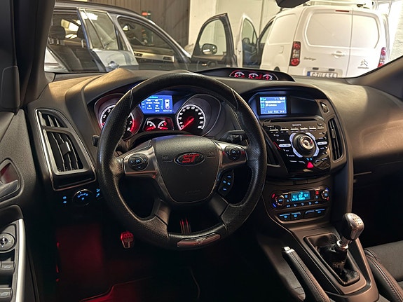 Ford Focus 13 of 20