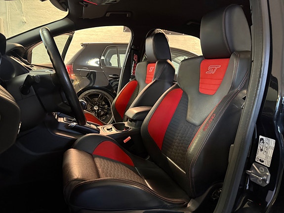 Ford Focus 12 of 20