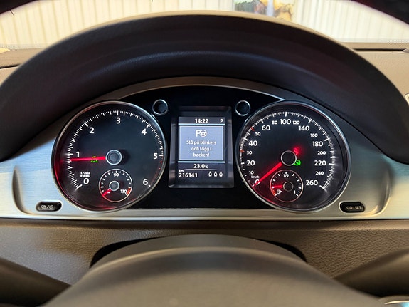 Volkswagen Passat Alltrack 12 of 24