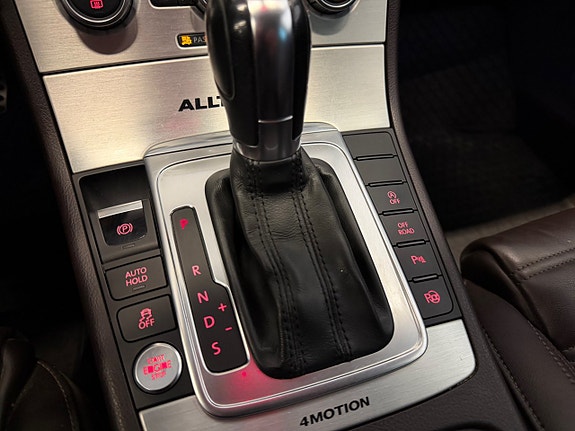 Volkswagen Passat Alltrack 16 of 24