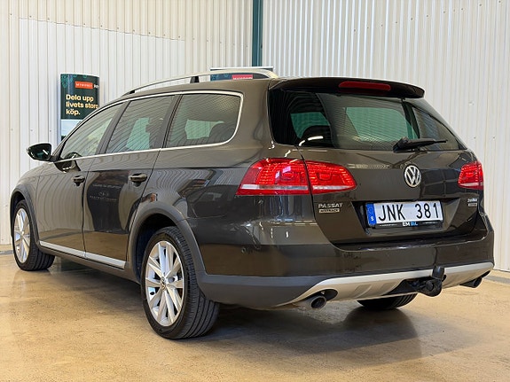Volkswagen Passat Alltrack 5 of 24