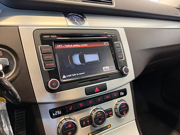 Volkswagen Passat Alltrack 18 of 24
