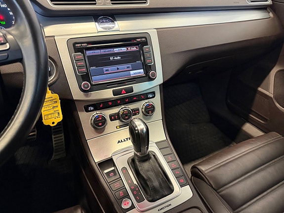 Volkswagen Passat Alltrack 15 of 24
