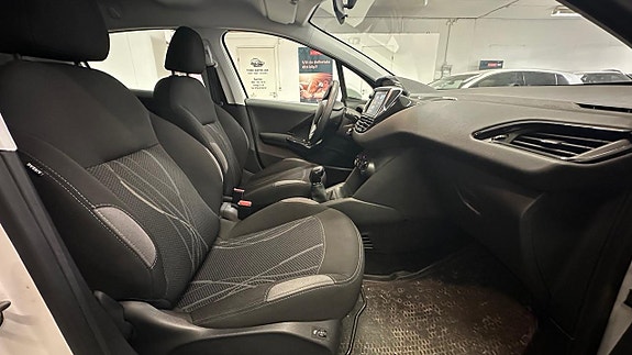 Peugeot 208 12 of 29