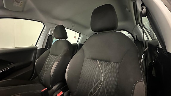 Peugeot 208 9 of 29