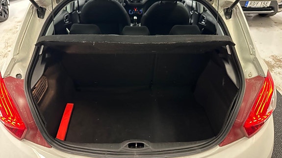 Peugeot 208 29 of 29