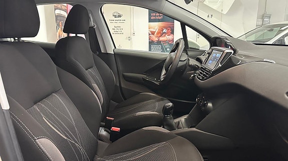 Peugeot 208 13 of 29