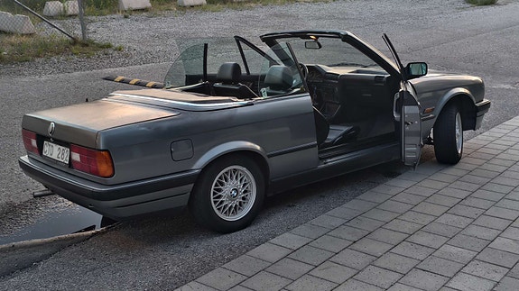 BMW 318i 2 of 7
