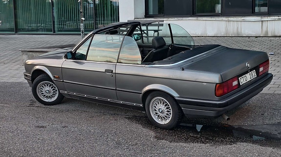 BMW 318i 4 of 7