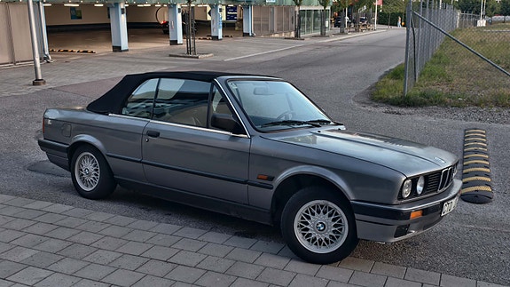 BMW 318i 3 of 7