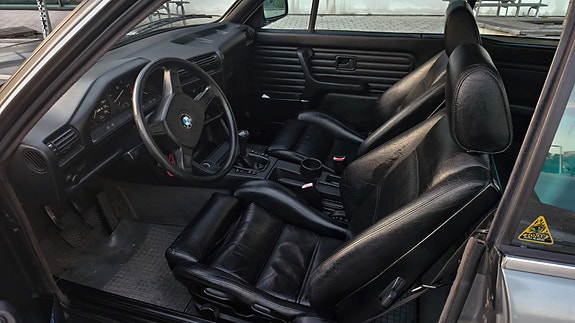 BMW 318i 6 of 7