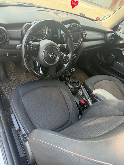 MINI Cooper 6 of 6