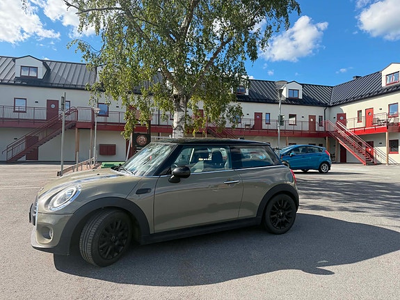 MINI Cooper 5 of 6