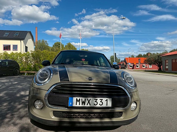 MINI Cooper 2 of 6
