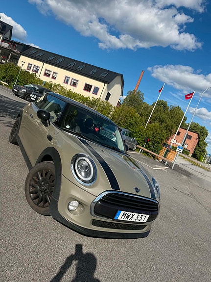 MINI Cooper 3 of 6