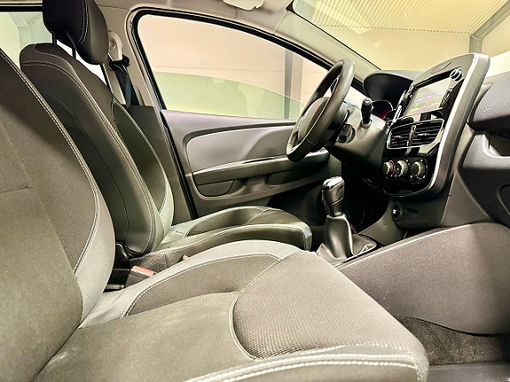 Renault Clio 9 of 11
