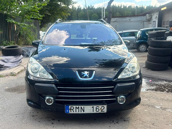Peugeot 307 2 of 11