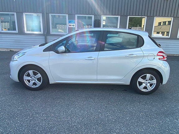 Peugeot 208 7 of 9