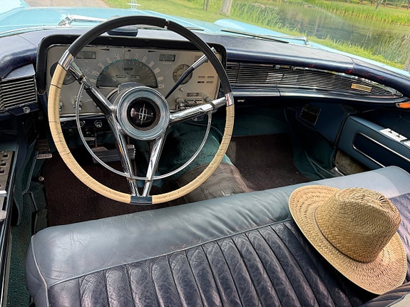 Lincoln Continental 16 of 25