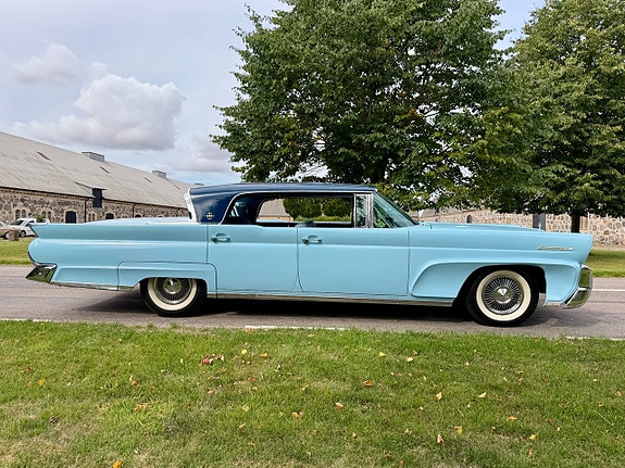 Lincoln Continental 7 of 25
