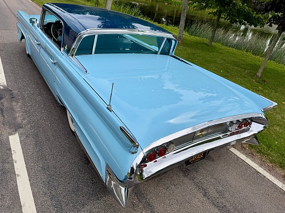 Lincoln Continental 11 of 25