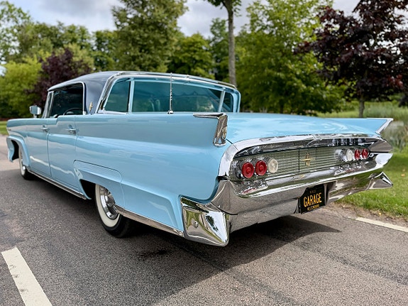 Lincoln Continental 4 of 5
