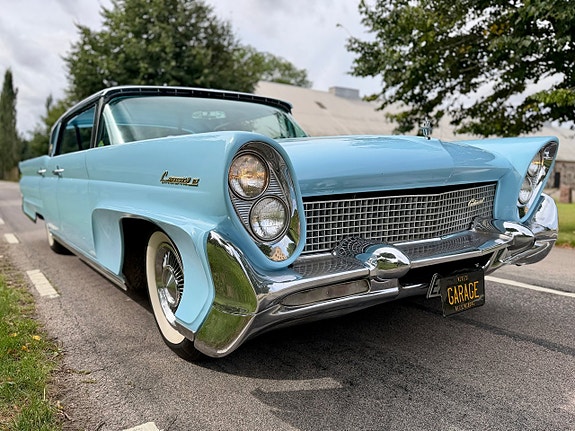 Lincoln Continental 3 of 5
