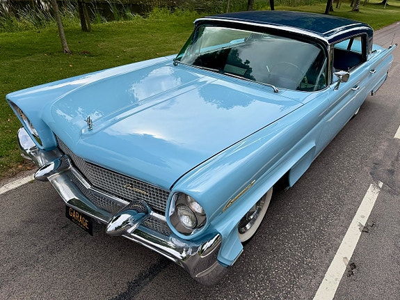 Lincoln Continental 10 of 25