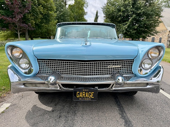 Lincoln Continental 2 of 5