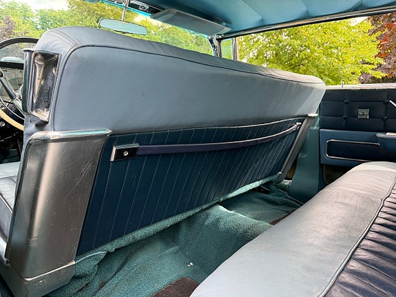 Lincoln Continental 19 of 25