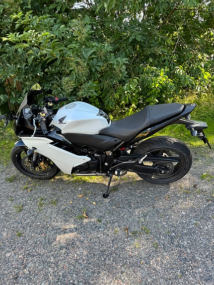Honda CBR600F 3 of 5