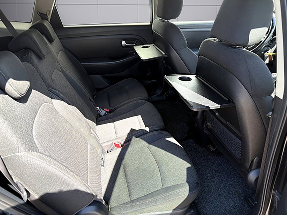 Kia Carens 16 of 23