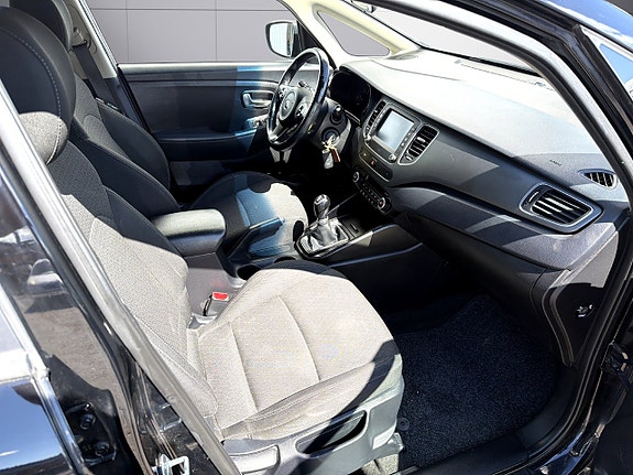 Kia Carens 15 of 23