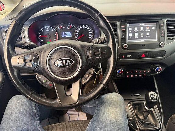 Kia Carens 19 of 23