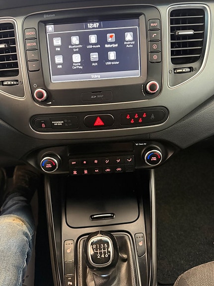 Kia Carens 17 of 23