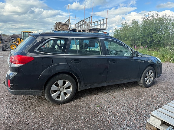 Subaru Outback 3 of 5