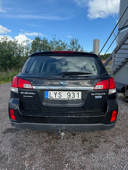 Subaru Outback 2 of 5