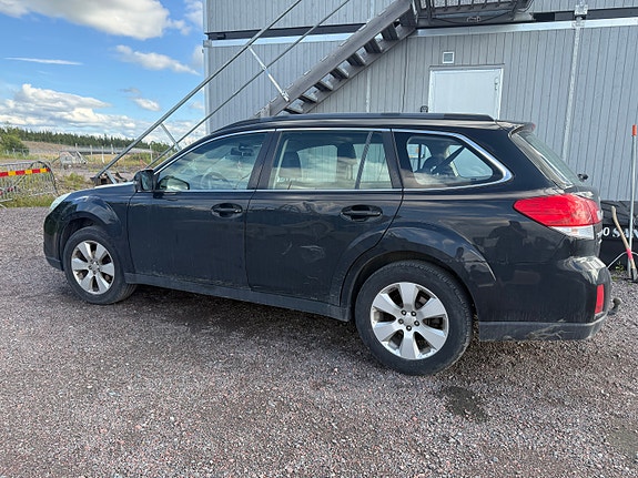 Subaru Outback 4 of 5