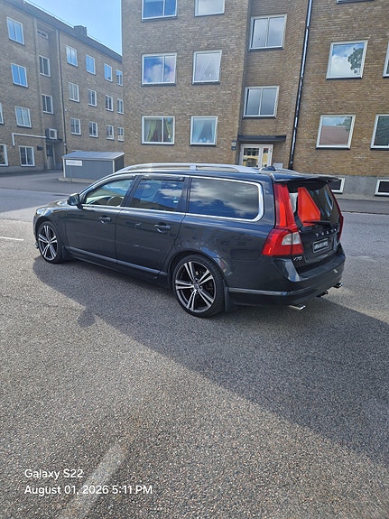 Volvo V70 2 of 10