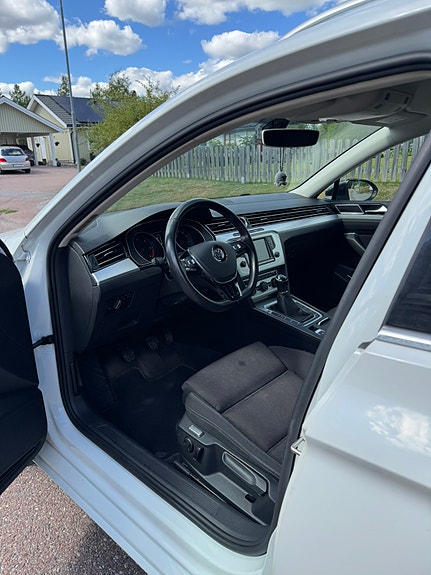 Volkswagen Passat 6 of 10