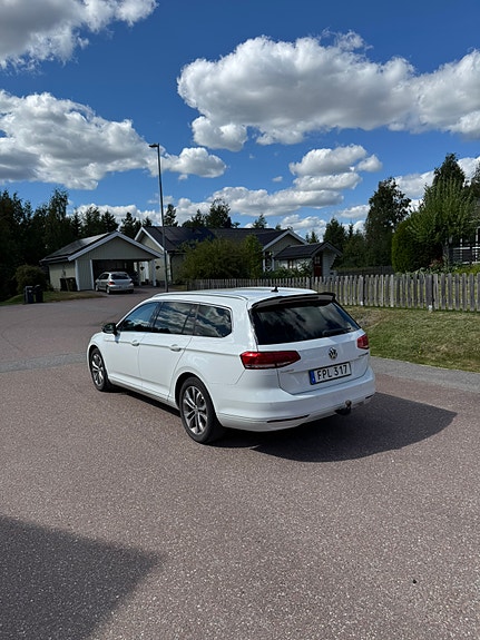 Volkswagen Passat 3 of 10